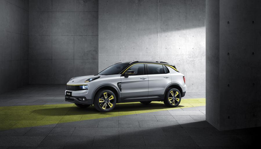  LYNK&Co 01 HEV (CX11) 2019 года  (фото 5 из 11)